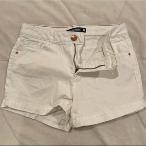 Generra size 5 white mid rise shorts